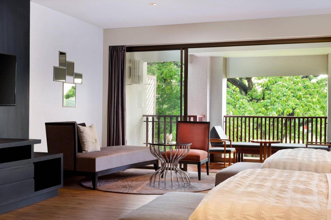 Grande Deluxe Pool View Larger Guest room 2 Queen Balcony