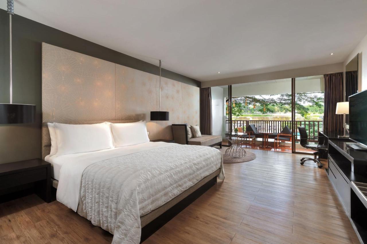 Deluxe River View Guest room 1 King River view Balcony